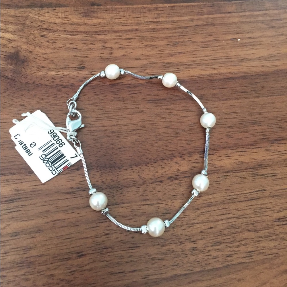 Silver and pearl bracelet